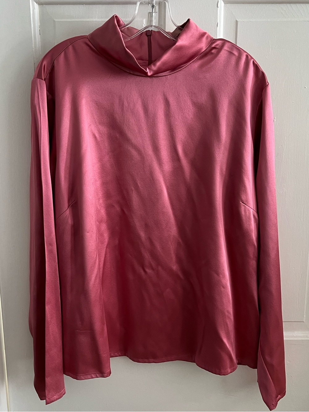 Bloomingdale’s 20W long sleeve 100% silk blouse